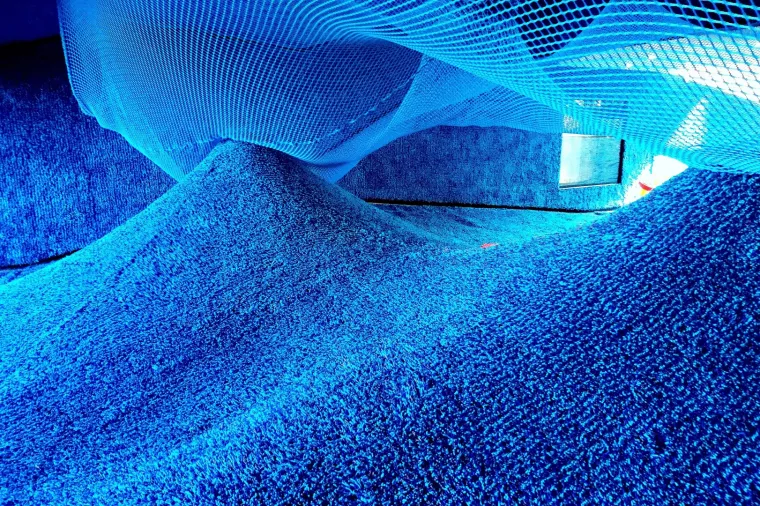 Regalerija surađuje s Prostoriom, Valamarom, Maistrom, Jadranskim luksuznim hotelima te je izradila brojne tepihe za poznate kupce poput najbogatijeg Meksikanca Carlosa Slima Helúa, opremila je nekoliko jahti i europskih rezidencija 