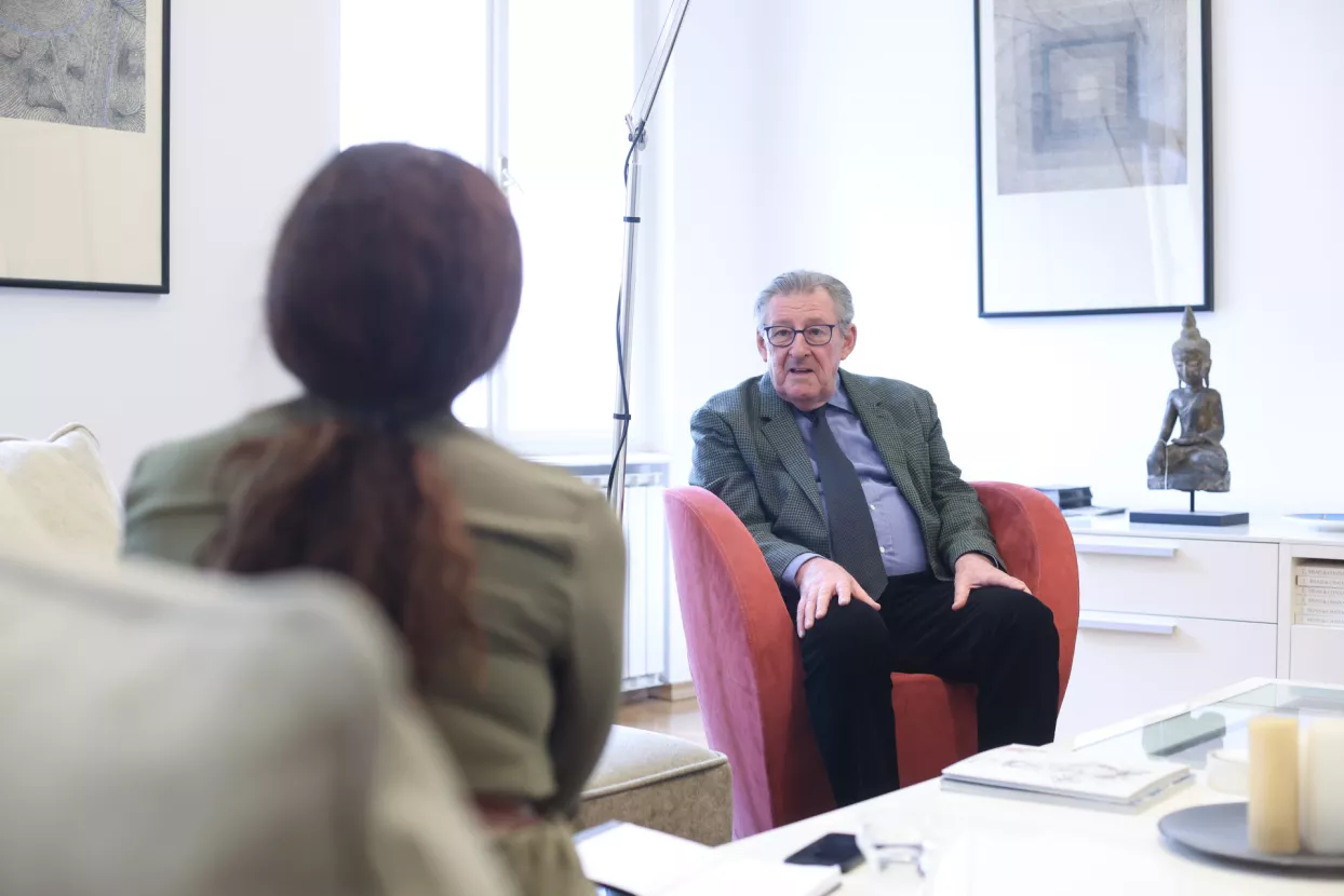 Michael Unsworth, Lešić Dimitri Palace.