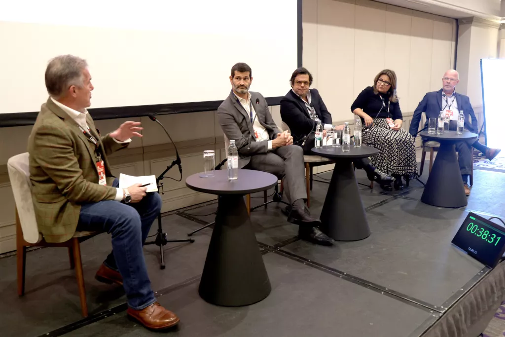 Konferencija o nabavi 2024. Okrugli stol "Pametna nabava za održivu budućnost" Richard Beaumont, Philippe Chraibi, Joao Correia Botelho, Vesna Jungić i Markku Henttinen
