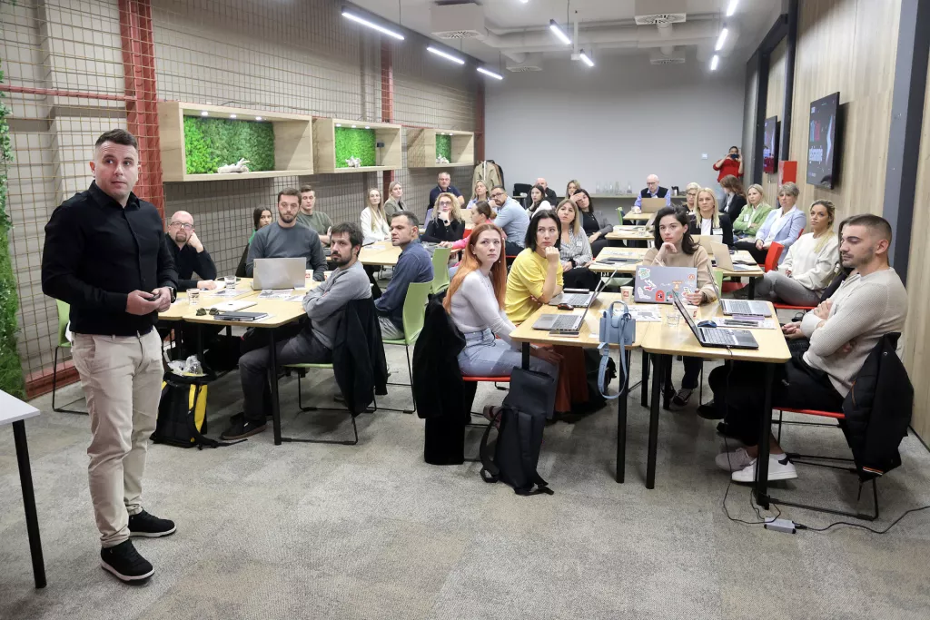 TikTok oglašavanje edukacija, Marijan Palić