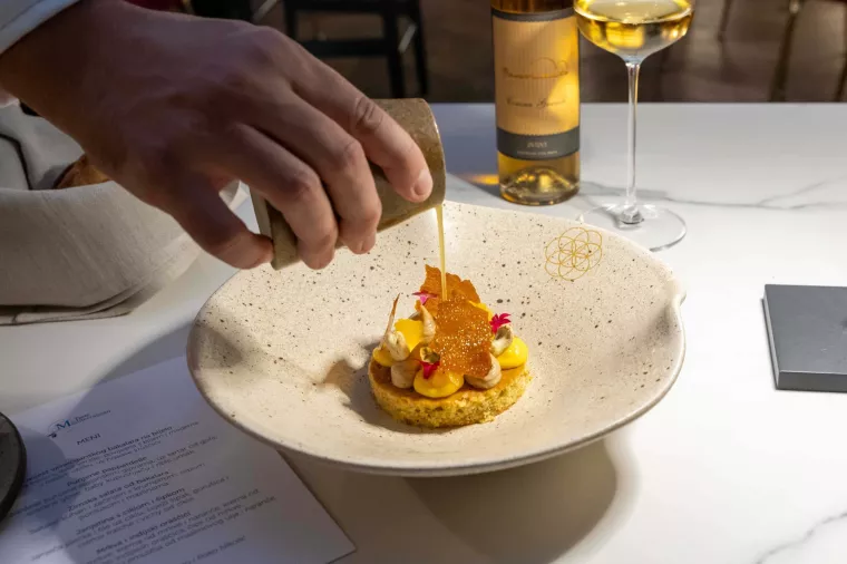 Večera u restoranu ZOI