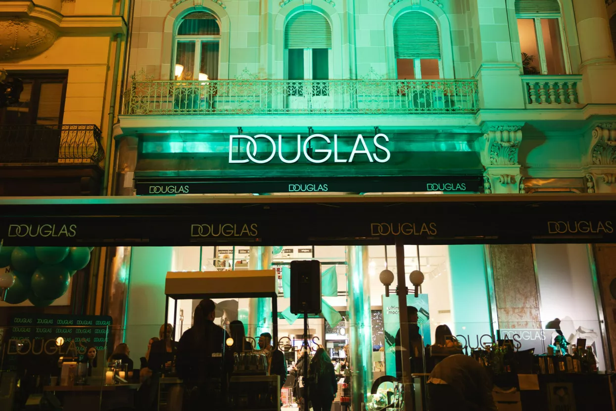 Douglas otvorenje, Trg bana Josipa Jelačića