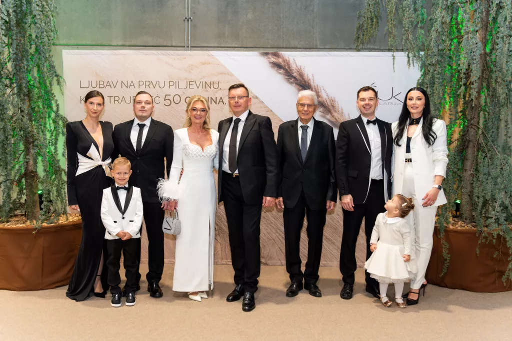 Obitelj Ćuk, četiri generacijeStolarija Ćuk/Otus&Otus