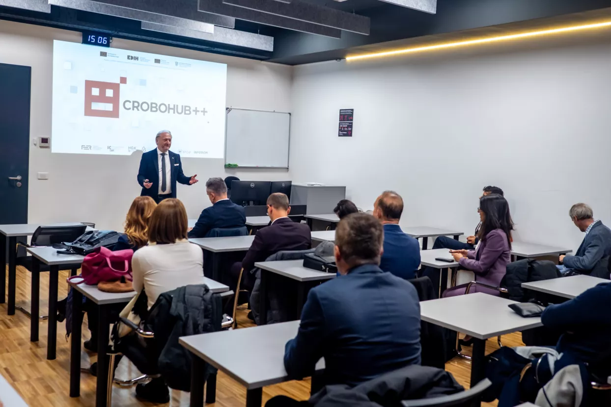 Leo Mršić, Algebra