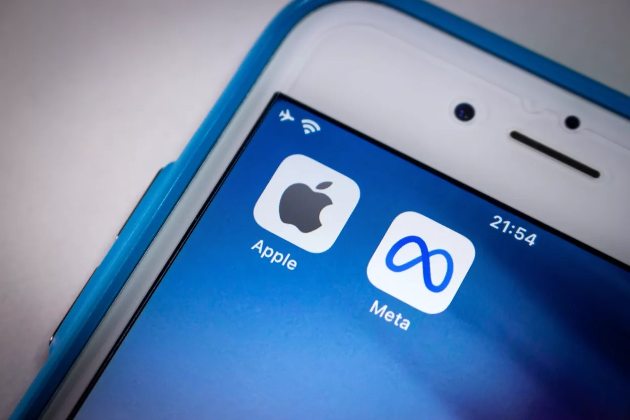 Apple, Meta 