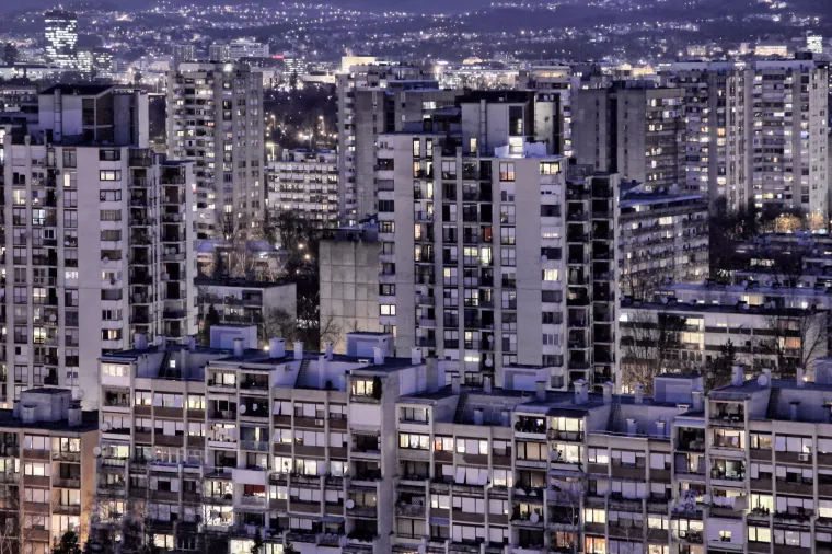 ZAGREB, NOĆNA SNIMKA, ZGRADE U ZAGREBU, OSVJETLJEN GRAD