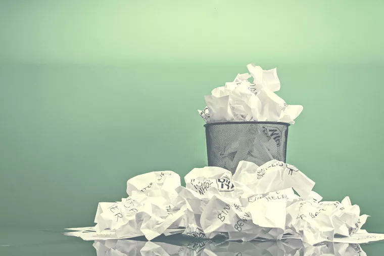 Kanta za smeće, papiri, neuspjeh, pokušaj, promašaj, ideje, inoviranje