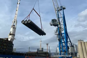 ¸Plinacro - iskrcaj cijevi u luci Rijeka