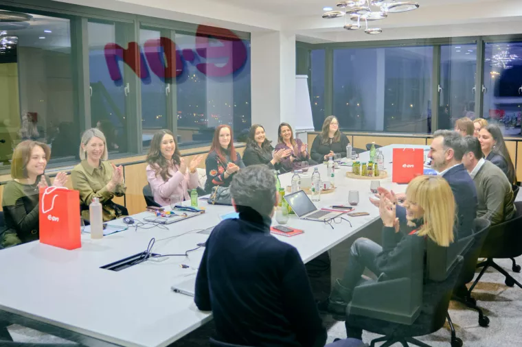 Eon, Internship program 