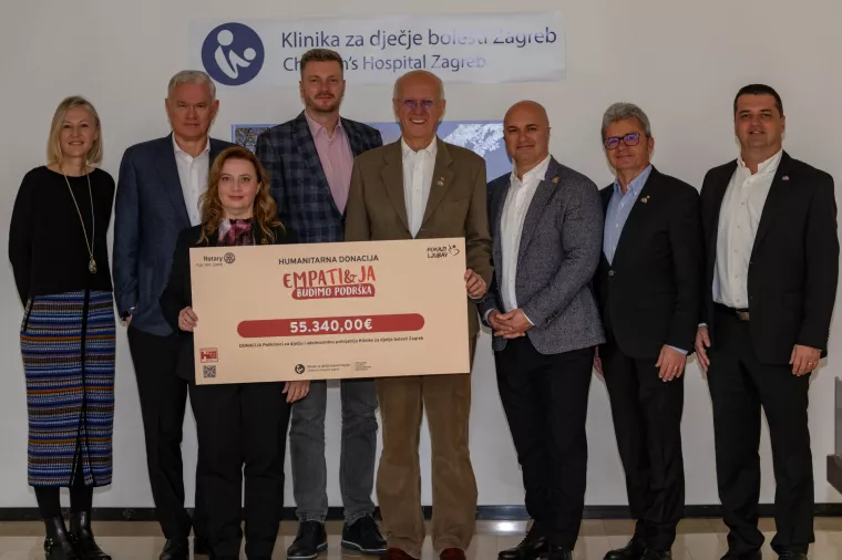 Dodijela humanitarne pomoći Dječjoj bolnici na kojoj je bio i budući predsjednik Rotary International Mário César Martins de Camargo