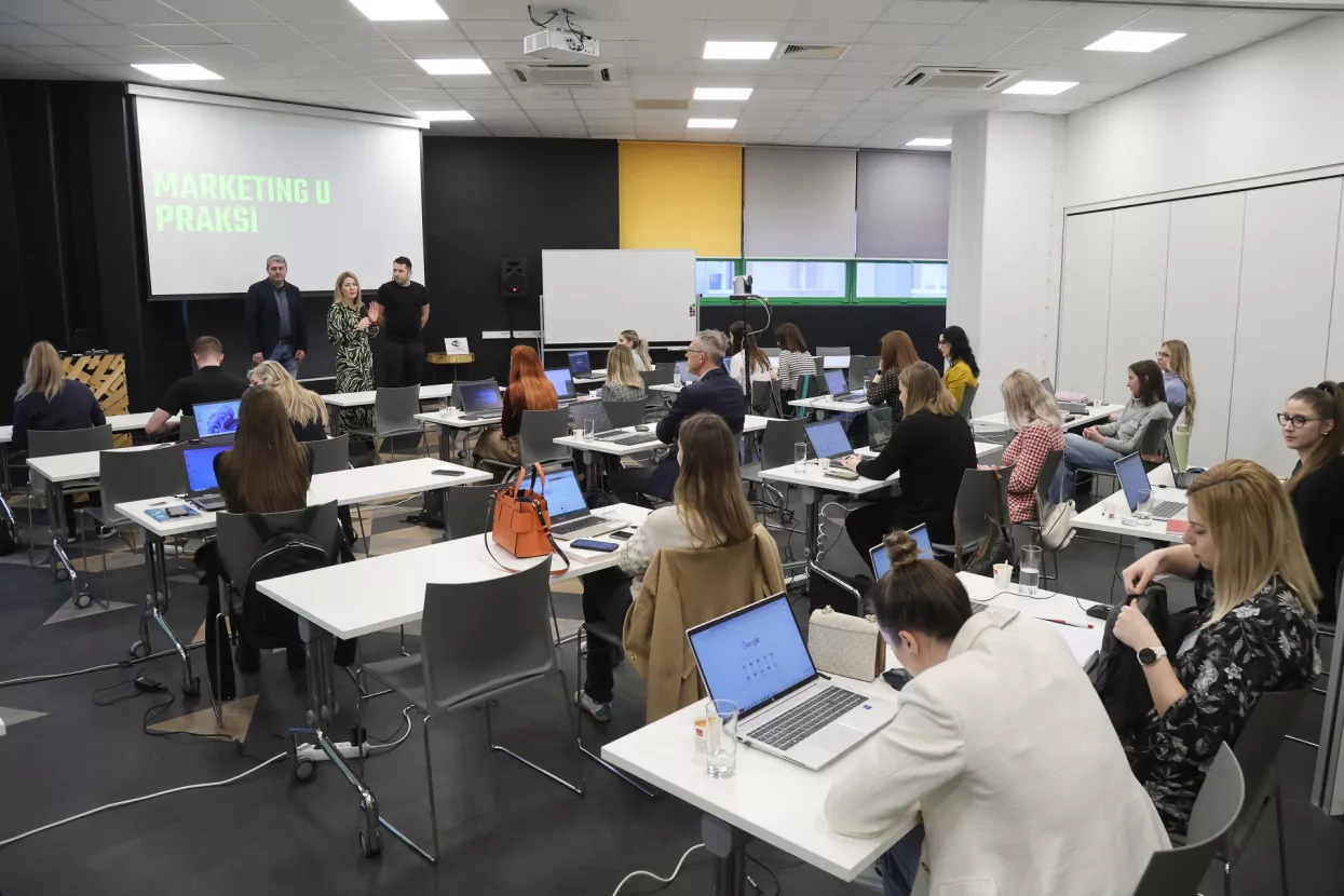 Marketing u praksi, Liderova edukacija