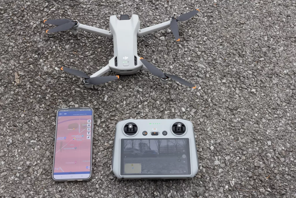 Uprabljanje dronom. Hvoje Sremić pokazuje kako se upravlja komercijalnim dronom.