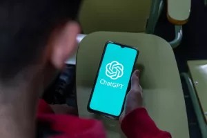 Studenti, korištenje ChatGPT-ja, ChatGPT, studiranje, učenje, pomoć u učenju, predavanje