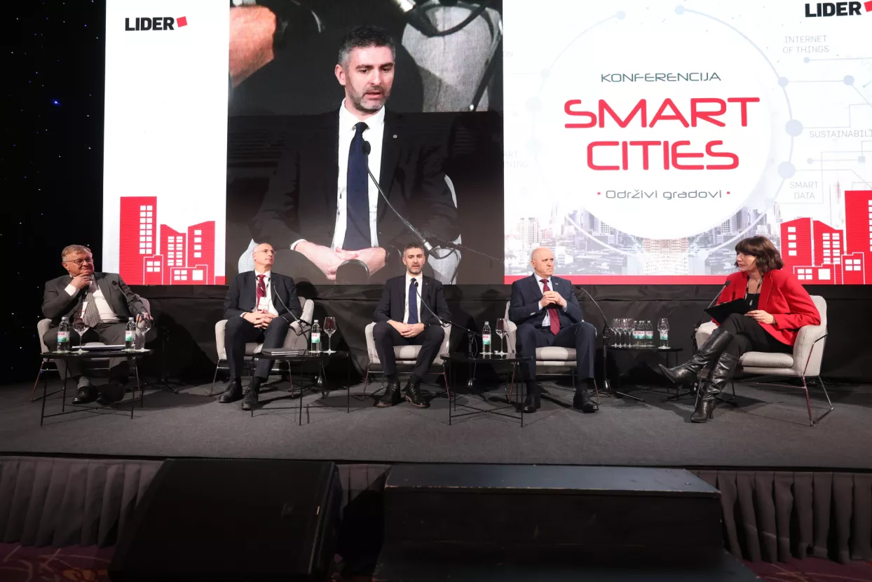 Smart cities 2025.Panel:Urbanizam i priuštivo stanovanje.Željko Turk, Ivica Puljak, Mato Franković, Branko Bačić, Gordana Gelenčer.