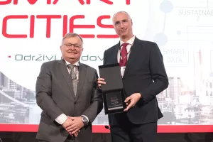 Smart cities 2025.Dodjela nagrada za inovacije i najbolju praksu gradova.Željko Turk, Ivica Puljak.
