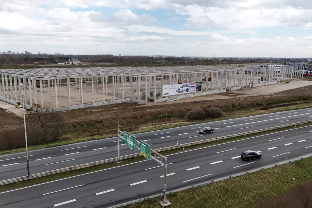 Verne tvornica u izgradnji