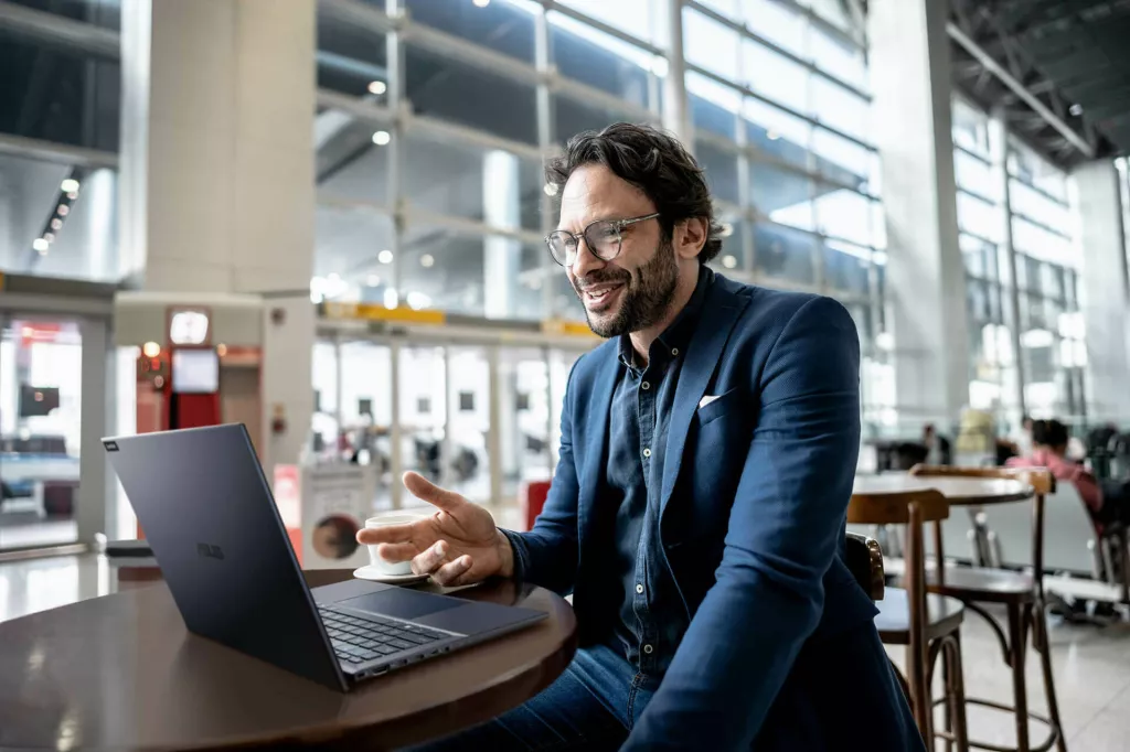 ASUS ExpertBook B9 OLED