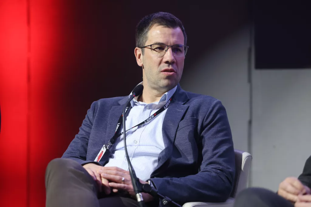 Financijski forum.Okrugli stol: Investicijski fondovi i strategije financiranjarasta kompanija.Andrej Garofulić