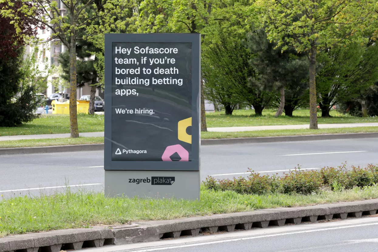 Plakat Pythagora na Zagrebačkoj aveniji pored zgrade Sofascore