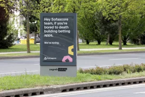 Plakat Pythagora na Zagrebačkoj aveniji pored zgrade Sofascore