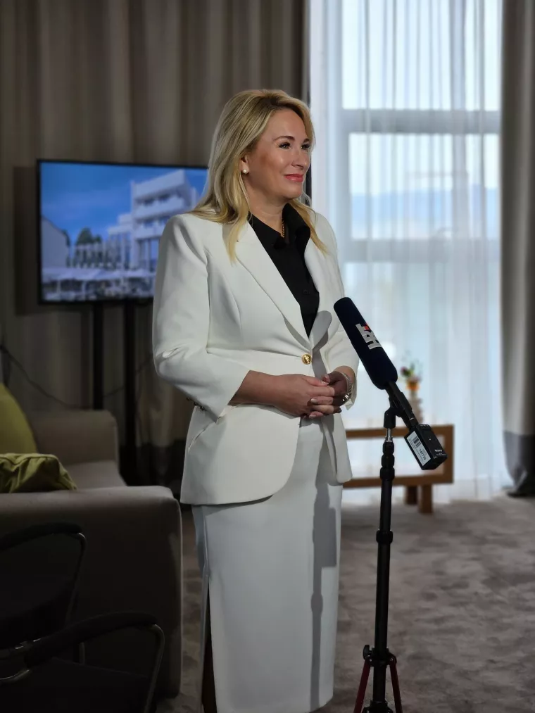 Josipa Jutt Ferlan, Hilton