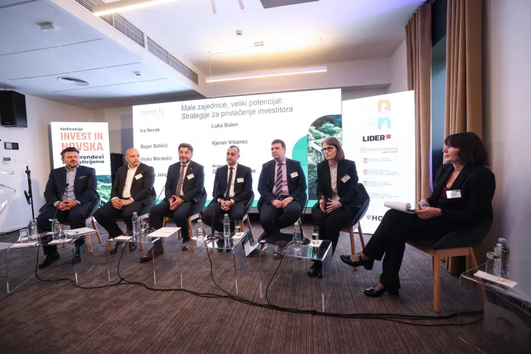 Invest in Novska 2025.1. okrugli stol: Male zajednice, veliki potencijal.Vjeran Vranac, Luka Balen, Dragan Jelić, Vicko Mardešić, Bojan Batinić, Iva Novak.