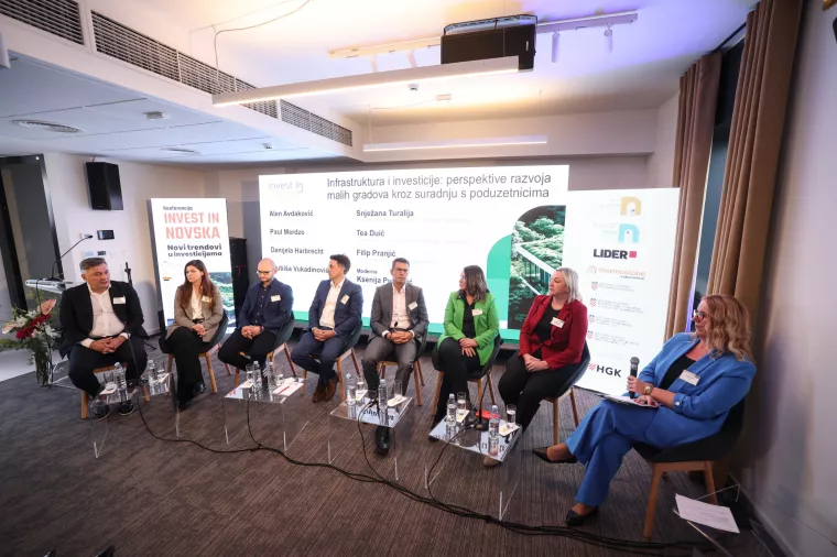Invest in Novska 2025.2. okrugli stol:Infrastruktura i investicije.Ljubiša Vukadinović, Tea Duić, Filip Pranjić, Alen Avdaković, Paul Merdzo, Danijela Herbrecht, Snježana Turalija