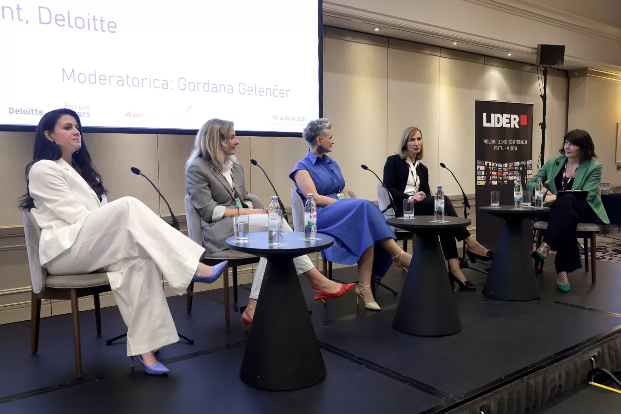 Konferencija ESG 2025. Panel "Izrada izvješća - iskustva iz prakse" Tihana Bažant, Nikolina Kolarić, Kristina Mumić, Nataša Mikuš Žigman i Gordana Gelenčer
