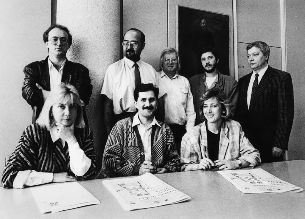 30 godina osnivanja Poslovnog svijetastoje: Zdravko Milinović, Vladimir Matek, Ladislav Mateić, Željko Vukelić i Stjepan Andrašićsjede: Deana Knežević, Miodrag Šajatović i Stella Bogdanić