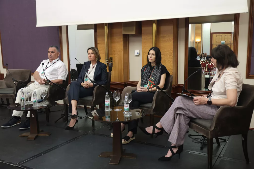 Graditeljstvo 2025. Okrugli stol "Izazovi radne snage u građevinarstvu" Slobodan Matić, Ivana Mehle, Jasminka Martinović i Gordana Gelenčer