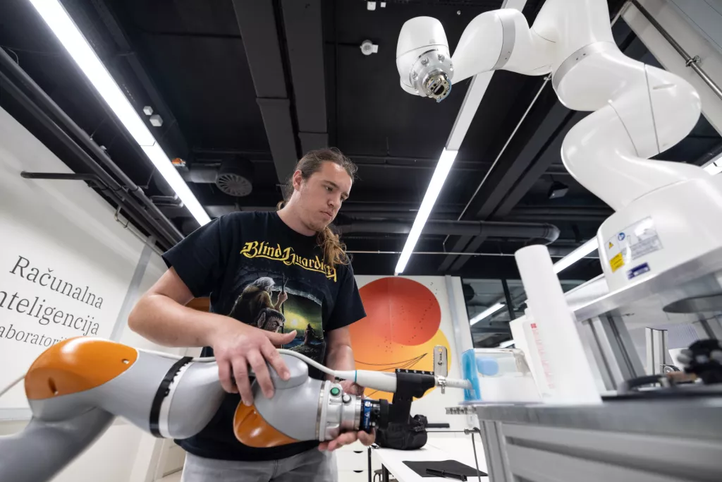 Fakultet strojarstva i brodogradnje- Katedra za autonomne sustave i računalnu inteligenciju- CRTA.