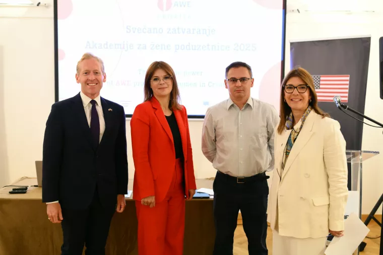 Trey Lyons, otpravnik poslova Veleposlanstva SAD u RH, dekanica Ekonomskog fakzlteta u Zagrebu Sanja Sever Male&scaron;, koordinatorica projekta Kosjenka Dumančić i ravnatelj Arheolo&scaron;kog muzeja dr.sc. Ivan Radman - Livaja