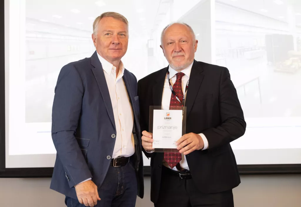 Investicijska konferencija Lider invest 2025.Svečana dodjela nagrada Lider invest 2025.Posebno priznanje Slavko Krajcar – za tehnološke inovacije: Altpro d.o.o. Nagradu uručuje Mladen Fogec, član Upravnog odbora Udruženja stranih ulagača i član Stručnog odbora Lider investa. Nagradu preuzima Zvonimir Viduka, direktor i vlasnik tvrtke.