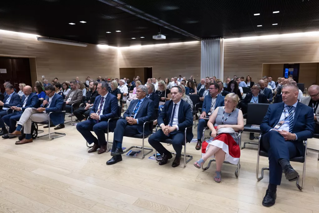 12. Konferencija o izvozu- Pametni znaju čemu služi izvoz.