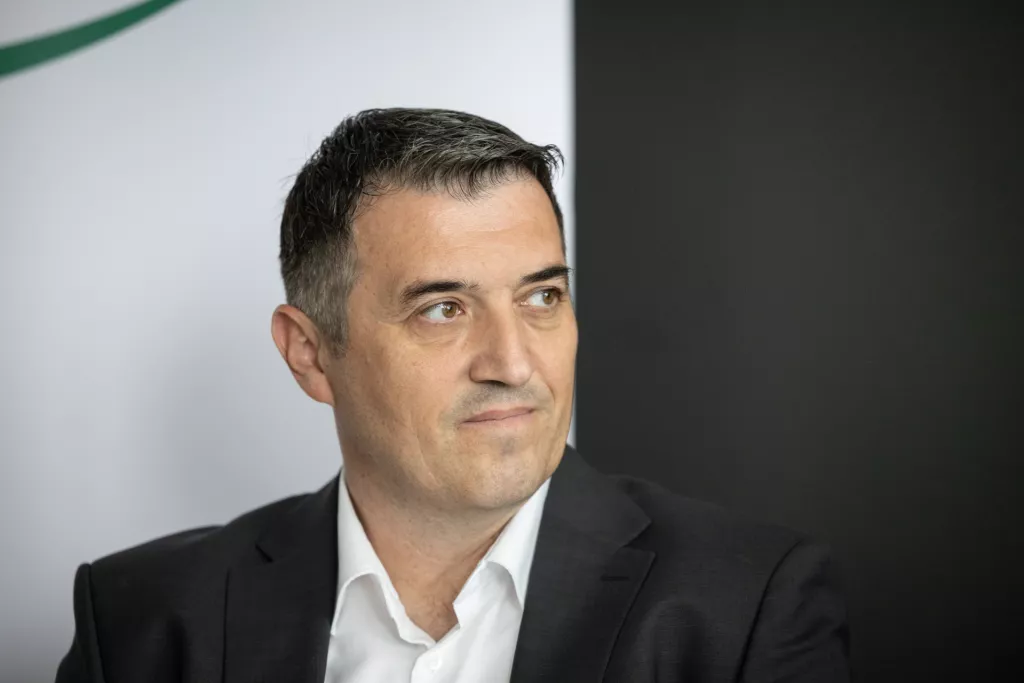 Uvrštavanje dionica Žito grupe na Zagrebačku burzu i početak službenog trgovanja.Jozo Ljubičić