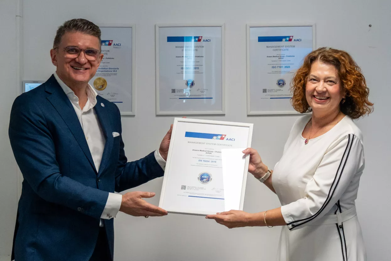 Uručivanje certifikata Poliklinici Aviva.