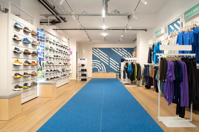 SWOODA dizajnirala prvu trgovinu opremljenu materijalima od recikliranih tenisica