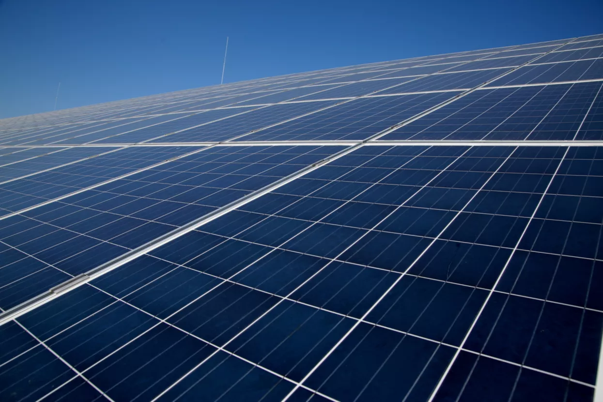 Solarni paneli, solarna elektrana - ilustracija