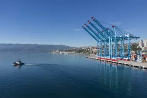 Obalne dizalice Rijeka Gatewaya novi su simbol ovog lučkog grada.