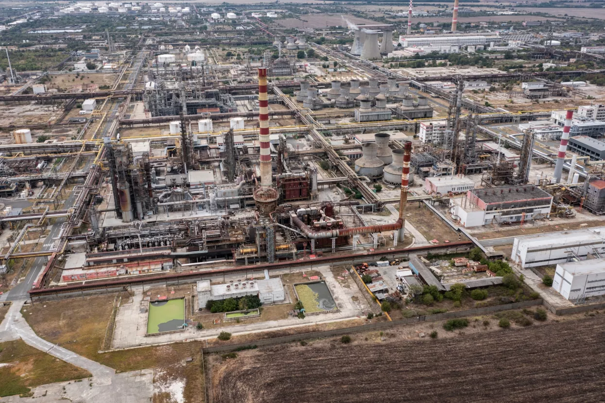 Aerial view to a oil refinery Lukoil near to Burgas, BulgariaLukoil rafinerija Burgas Bugarska