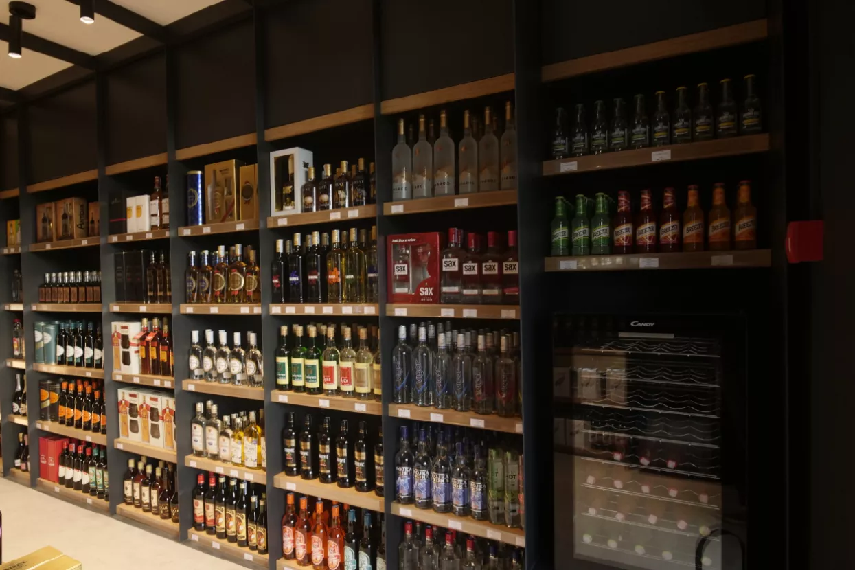 160 godinaUtemeljeno 1862.BADEL 1862, ZagrebBaštinik bogate tradicije kompanija Pokorny, Patria, Arko i Badel Vinoprodukt, Badel 1862 postao je sinonim za jaka alkoholna pića u Hrvatskoj i široj regiji. U svom sastavu ima i pet vinarija, a u skladu sa svojim sloganom 'Pij malo, pij dobro', već 16 desetljeća prati potrošače kroz najvažnije trenutke u njihovim životima njegujući kulturu uživanja u alkoholnim pićima i vinima. 