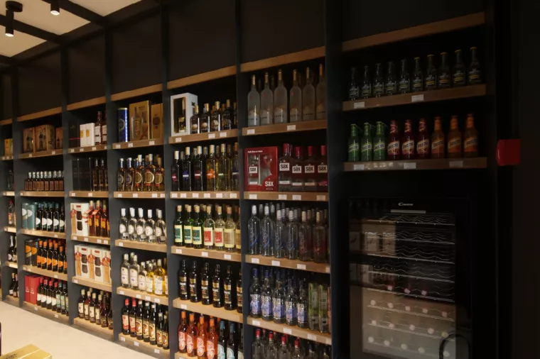 160 godinaUtemeljeno 1862.BADEL 1862, ZagrebBaštinik bogate tradicije kompanija Pokorny, Patria, Arko i Badel Vinoprodukt, Badel 1862 postao je sinonim za jaka alkoholna pića u Hrvatskoj i široj regiji. U svom sastavu ima i pet vinarija, a u skladu sa svojim sloganom 'Pij malo, pij dobro', već 16 desetljeća prati potrošače kroz najvažnije trenutke u njihovim životima njegujući kulturu uživanja u alkoholnim pićima i vinima. 