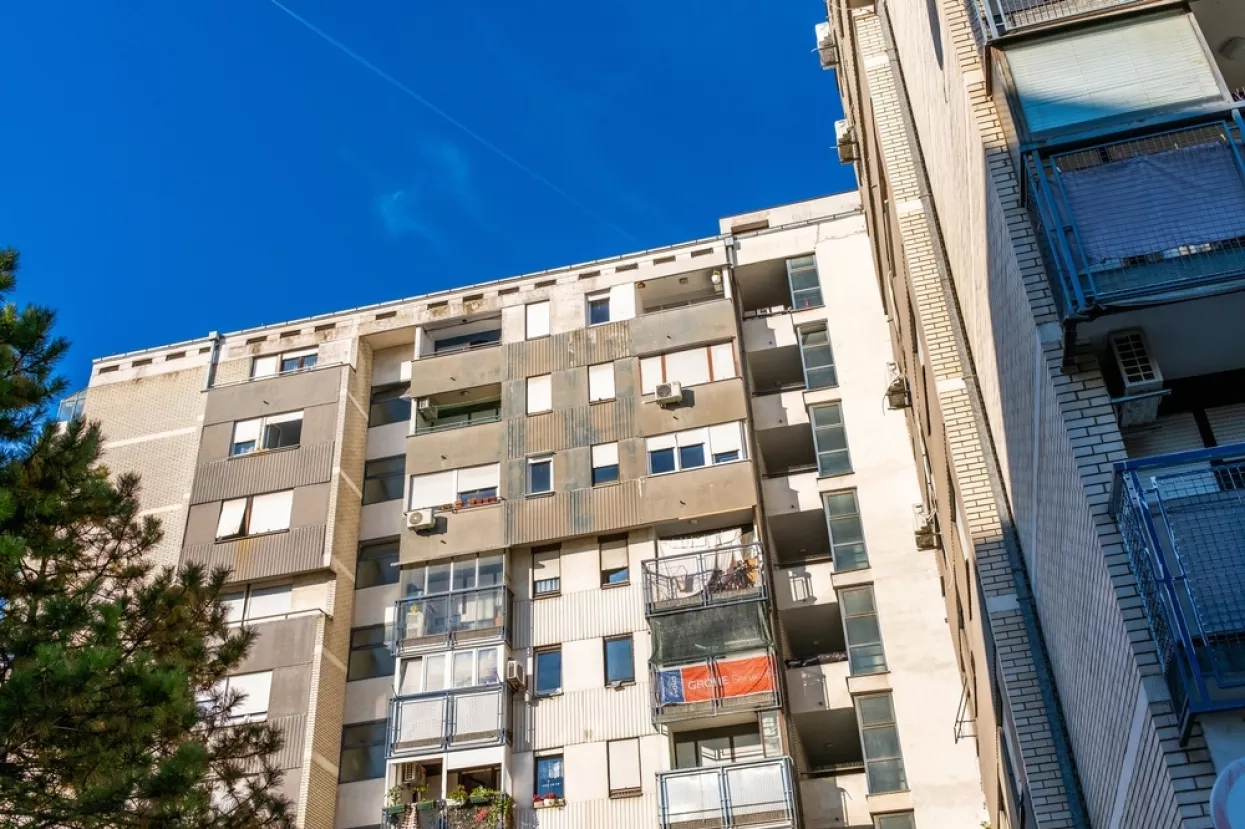Zagreb, Croatia, October 20th, 2024An aged residential building with worn-out balconies and modern additions in the city of Zagreb.Zagreb, zgrade, zgrada, stambena zgrada, stambene zgrade, balkoni
