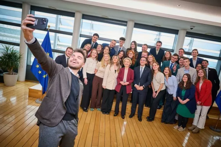 Dana 3. prosinca 2025. mladi predstavnici iz cijelog EU-a sastali su se s predsjednicom EK-a Ursulom von der Leyen kako bi podijelili svoja razmišljanja i pomogli u oblikovanju politika koje utječu na njihovu sigurnost i dobrobit na internetu