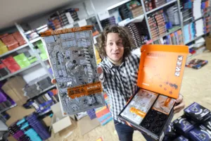 Tvornica igračaka CircuitMess.Inovator i vlasnik firme Albert Gaj&scaron;ak.