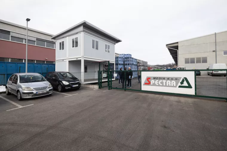 Spectra media d.o.o. Osnovna djelatnost tvrtke je sakupljanje i oporaba otpada.