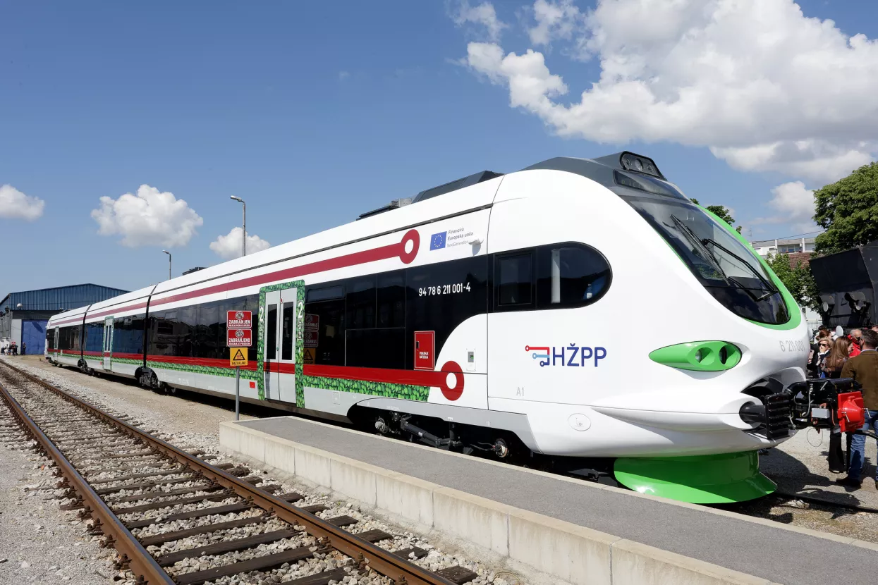 Pu&scaron;tanje u promet prvog elektrobaterijskog vlaka