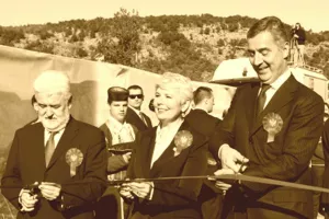 Mirko Cvetković (Srbija), Jadranka Kosor (Hrvatska) i Milo Đukanović (Crna Gora): Premijerski trojac prerezao je 15. listopada 2009. vrpcu za početak radova na hrvatskoj 'Croatini' koji nikad nisu počeli