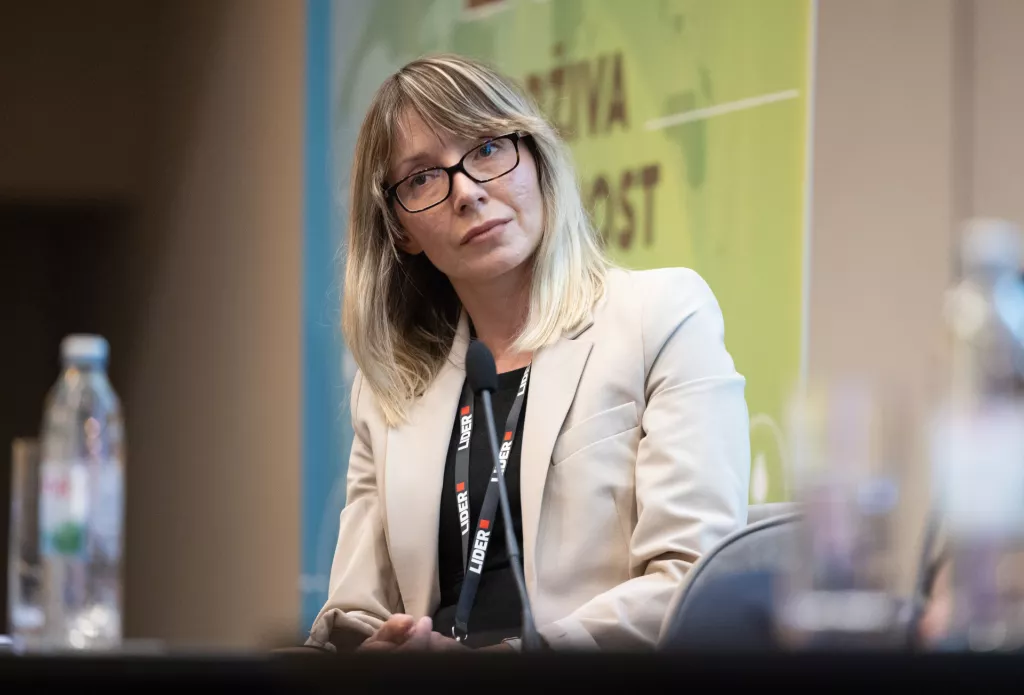 ESG- Održiva budućnost 20'26.3. panel: Izrada izvje&scaron;ća- iskustva iz prakse.Ana Jaklin