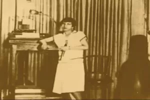 Glumica, književnica i kazali&scaron;na direktorica Božena Begović (1901. &ndash; 1966.) ostala je najvi&scaron;e zapamćena kao prva spikerica koja je izrekla legendarno: 'Halo, halo! Ovdje Radio Zagreb!'&nbsp;